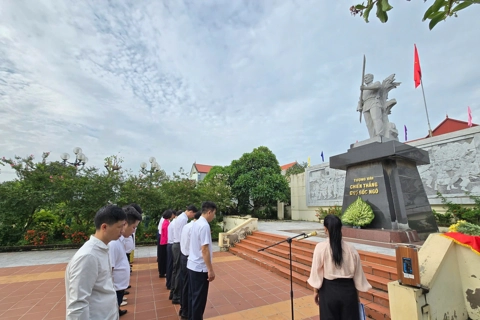 Xã Liên Minh dâng hương, dâng hoa tưởng niệm các anh hùng liệt sĩ