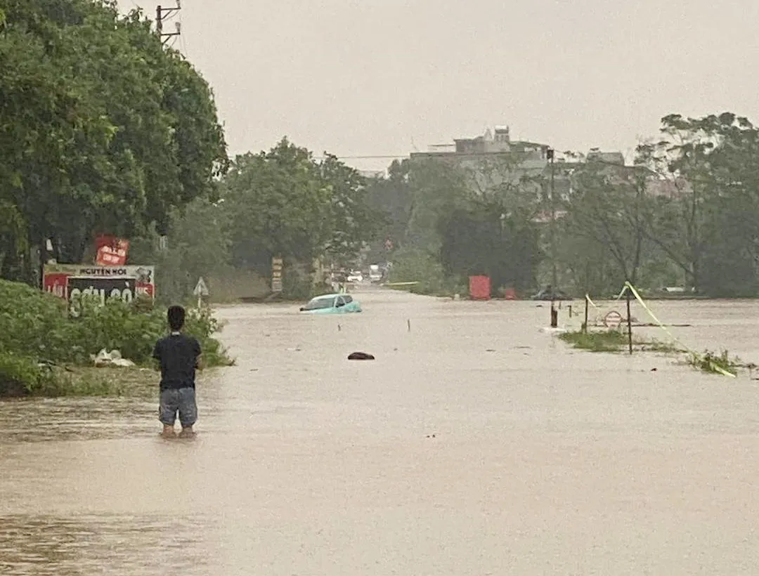 Xã Ô Diên: khẩn trương tiêu thoát úng do bão số 5