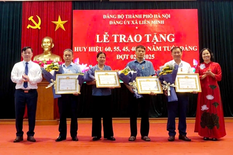 Xã Liên Minh: 29 đảng viên vinh dự được trao tặng Huy hiệu Đảng đợt 2/9