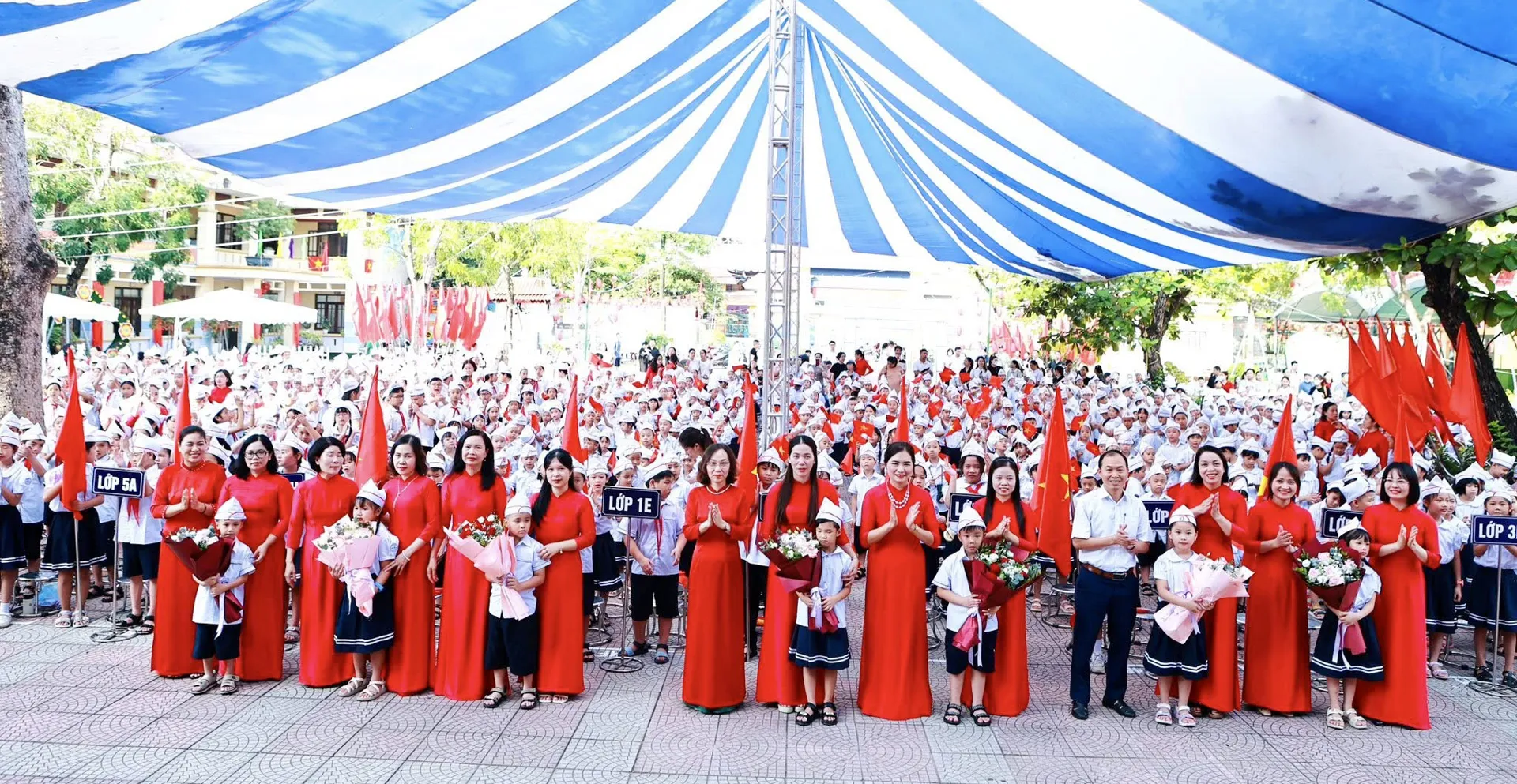 Học sinh các xã Đan Phượng, Liên Minh, Ô Diên phấn khởi bước vào năm học mới