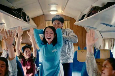“Tử chiến trên không” vươn lên dẫn đầu doanh thu phòng vé, “Mưa đỏ” tiến sát mốc 700 tỷ đồng