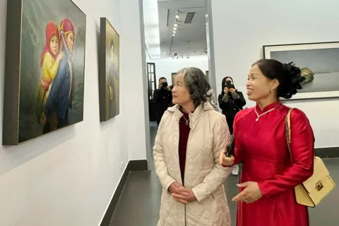 Phong cách hội họa độc đáo tại triển lãm "Một thập niên hiện thực"