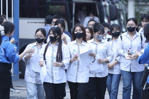 Những hình ảnh ấn tượng trong buổi thi đầu tiên kỳ thi tốt nghiệp THPT 2025