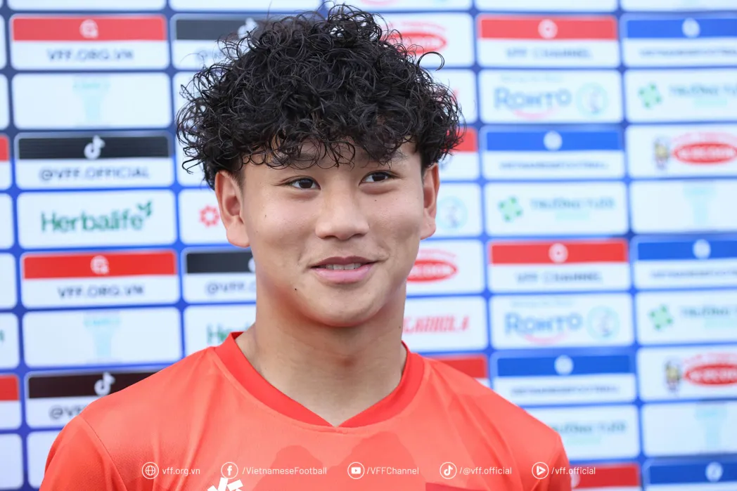 Tiền đạo Việt kiều Bùi Alex nói gì khi khoác áo U22 Việt Nam?