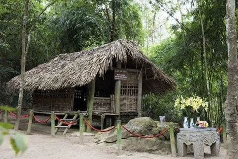 Khai quật khảo cổ lần thứ hai tại di tích thành nhà Bầu