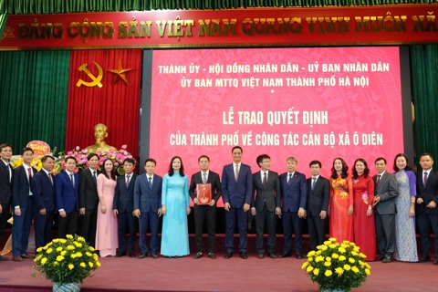 Công bố các Quyết định về tổ chức bộ máy và nhân sự xã Ô Diên