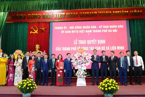 Công bố các Quyết định về tổ chức bộ máy và nhân sự xã Liên Minh