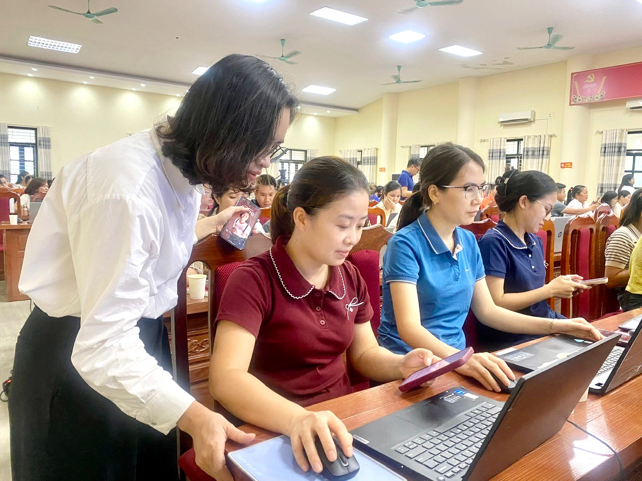 Xã Ô Diên: tập huấn ứng dụng công nghệ thông tin, chuyển đổi số trong thực hiện thủ tục hành chính