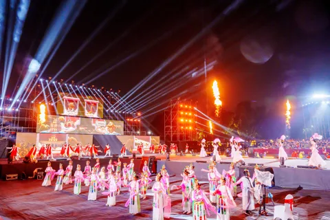 Phát triển mạnh mẽ, toàn diện văn hóa và con người Việt Nam