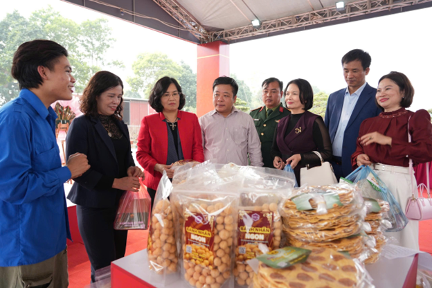 Rộn ràng Hội chợ hoa Xuân Bính Ngọ 2026 xã Liên Minh