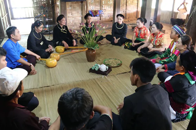 Tình cảm sâu nặng của đồng bào các dân tộc với Bác Hồ