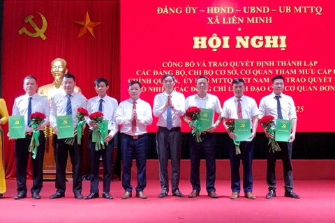 Xã Liên Minh: công bố các quyết định về tổ chức bộ máy và công tác cán bộ