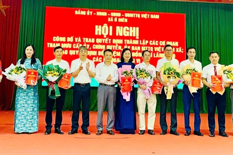 Xã Ô Diên công bố các quyết định về tổ chức bộ máy và công tác cán bộ