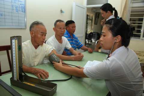 Quan tâm, chăm lo tốt cho người có công
