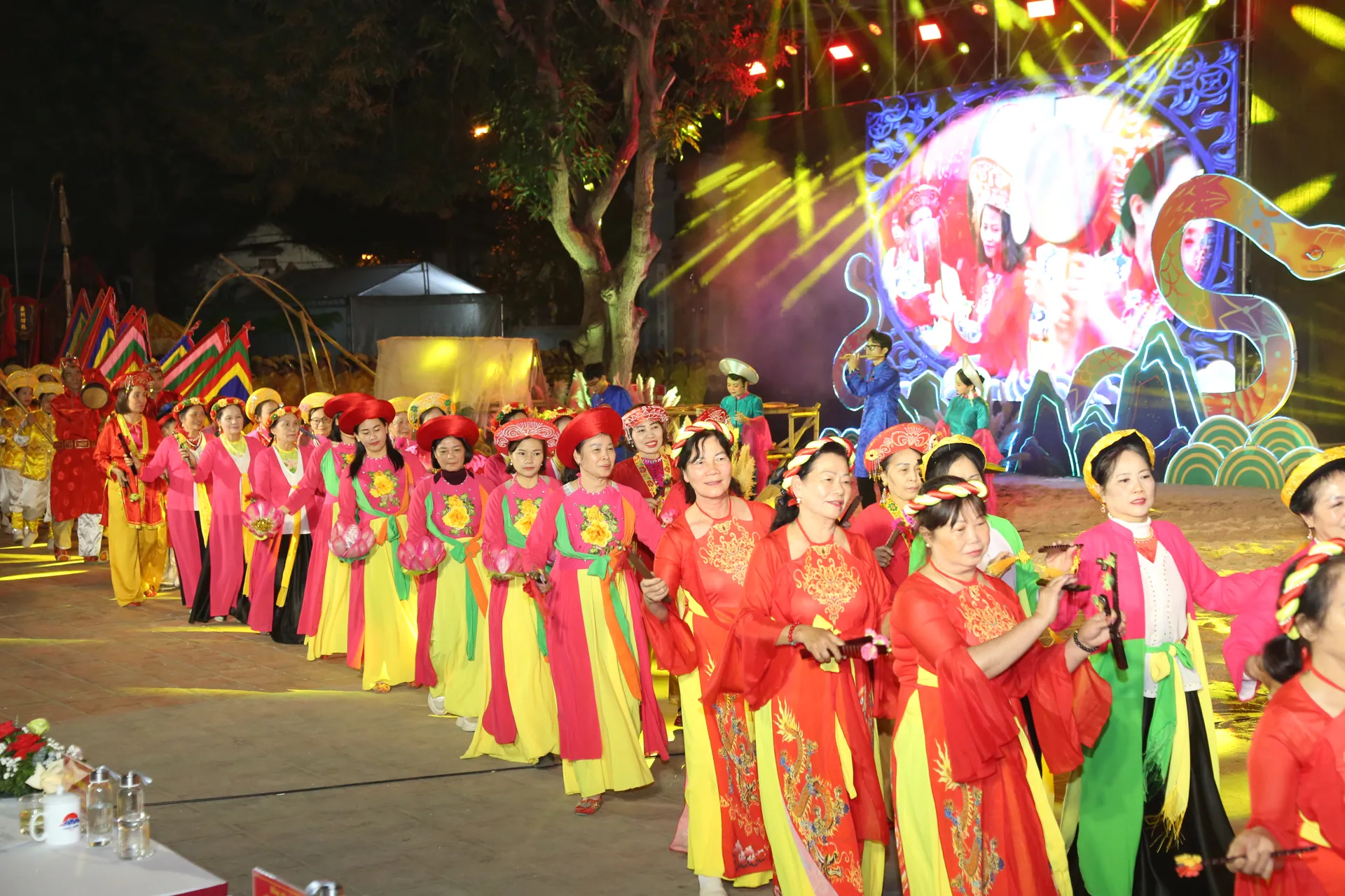 Bài 4: Đưa công nghiệp văn hóa thành ngành kinh tế chủ lực