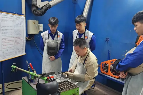 Nhóm ngành kỹ thuật - dịch vụ lên ngôi