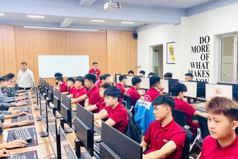 Làn sóng công nghệ và áp lực làm mới bản thân