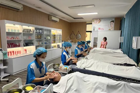 Học nghề làm đẹp ngắn hạn có nhiều cơ hội việc làm, lương cao