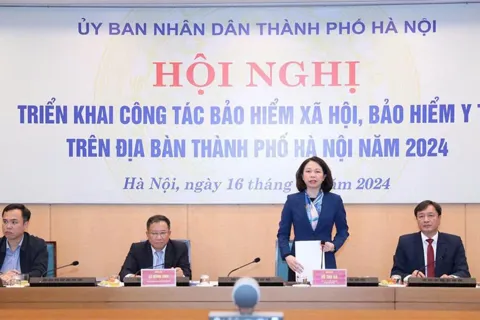 Hà Nội nối dài lưới an sinh về bảo hiểm xã hội, bảo hiểm y tế
