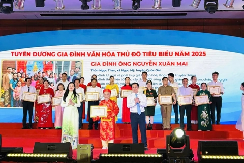 Mỗi gia đình đều là một điểm sáng văn hóa ứng xử