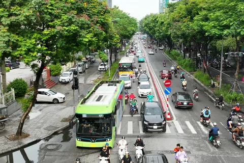 Hà Nội đẩy nhanh tiến trình xanh hóa phương tiện giao thông
