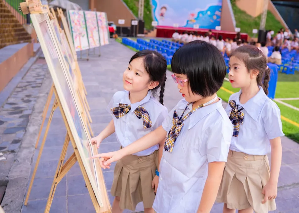 Kỷ luật và khen thưởng học sinh theo Thông tư 19 và những bài học từ quốc tế