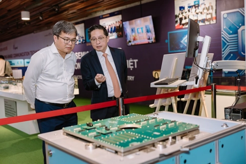 Lãnh đạo TP Hà Nội thăm CT Innovation Hub 4.0 và công nghệ đột phá