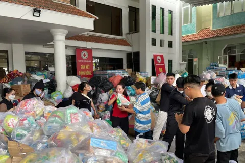 TP Hồ Chí Minh sống chậm lại, hướng trọn vẹn “trái tim” về miền Trung thân yêu!