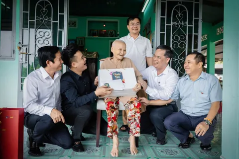 "Gói yêu thương" chạm miền Đất Thép: Ban tổ chức Gala Tết Quê Hương 2026 mang Tết sớm đến Củ Chi