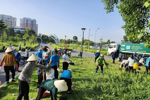 Phường Việt Hưng tổ chức lễ ra quân tổng vệ sinh môi trường