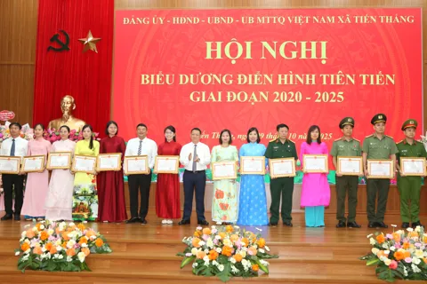 Xã Tiến Thắng: khen thưởng, biểu dương 99 tập thể, cá nhân trong phong trào thi đua yêu nước
