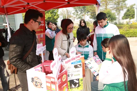 Sôi động Ngày hội Hướng nghiệp thanh niên xã Yên Lãng năm 2025