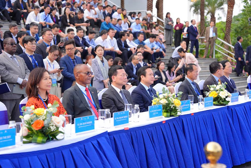 Vietnam pushes for open and responsible AI at International Digital Week 2025