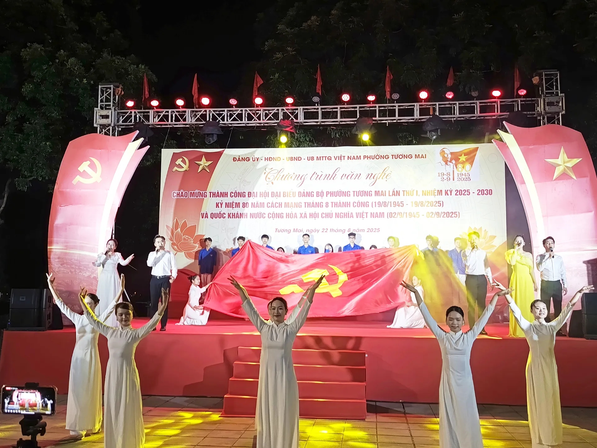 Tương Mai rực rỡ sắc màu nghệ thuật chào mừng Đại hội Đảng bộ phường lần thứ Nhất