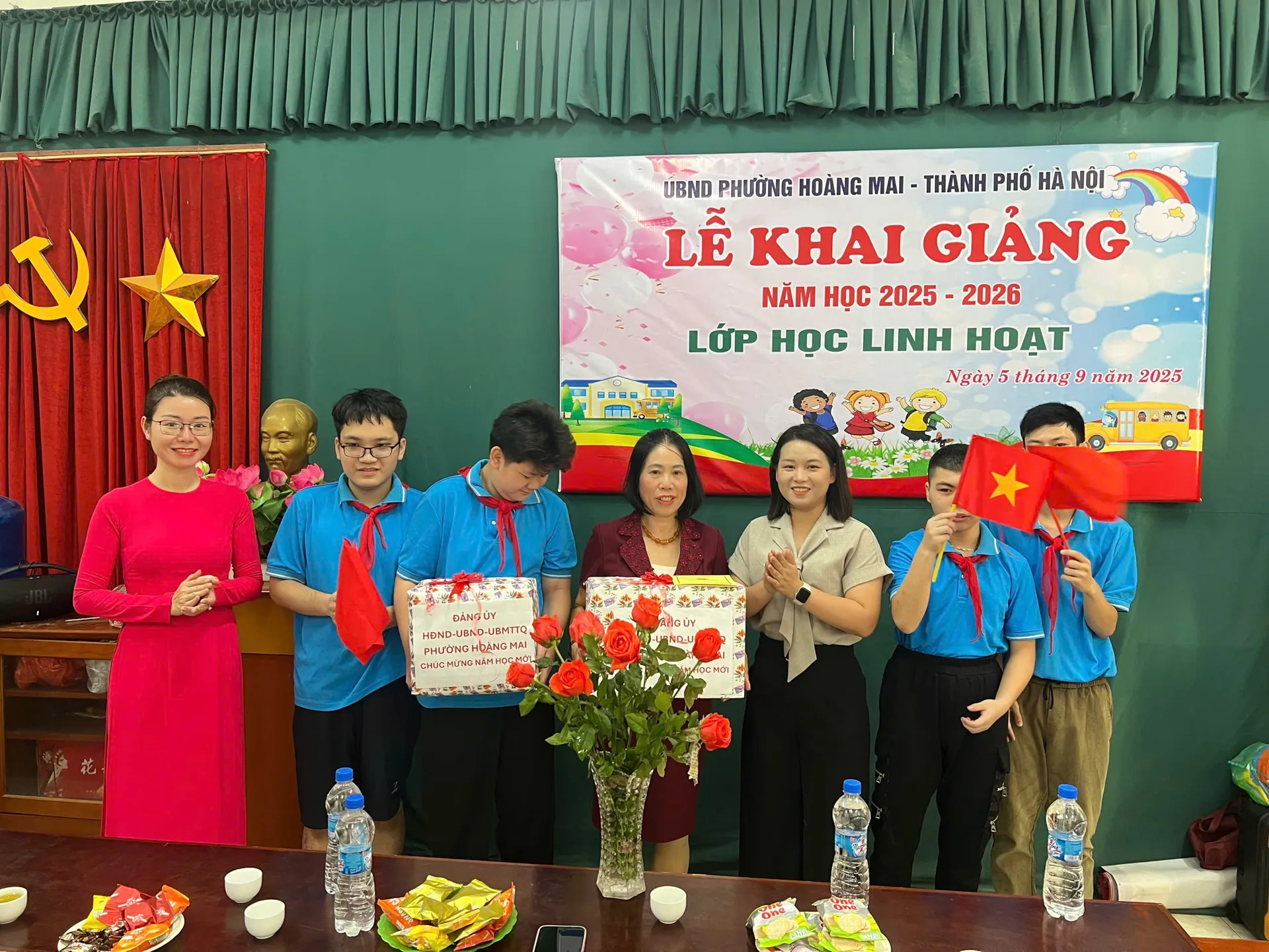 Buổi gặp gỡ đầu năm học đầy xúc động tại lớp học dành cho trẻ khuyết tật ở phường Hoàng Mai