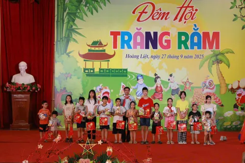 Đêm hội trăng rằm tại phường Hoàng Liệt: Quan tâm, chăm sóc trẻ em có hoàn cảnh đặc biệt
