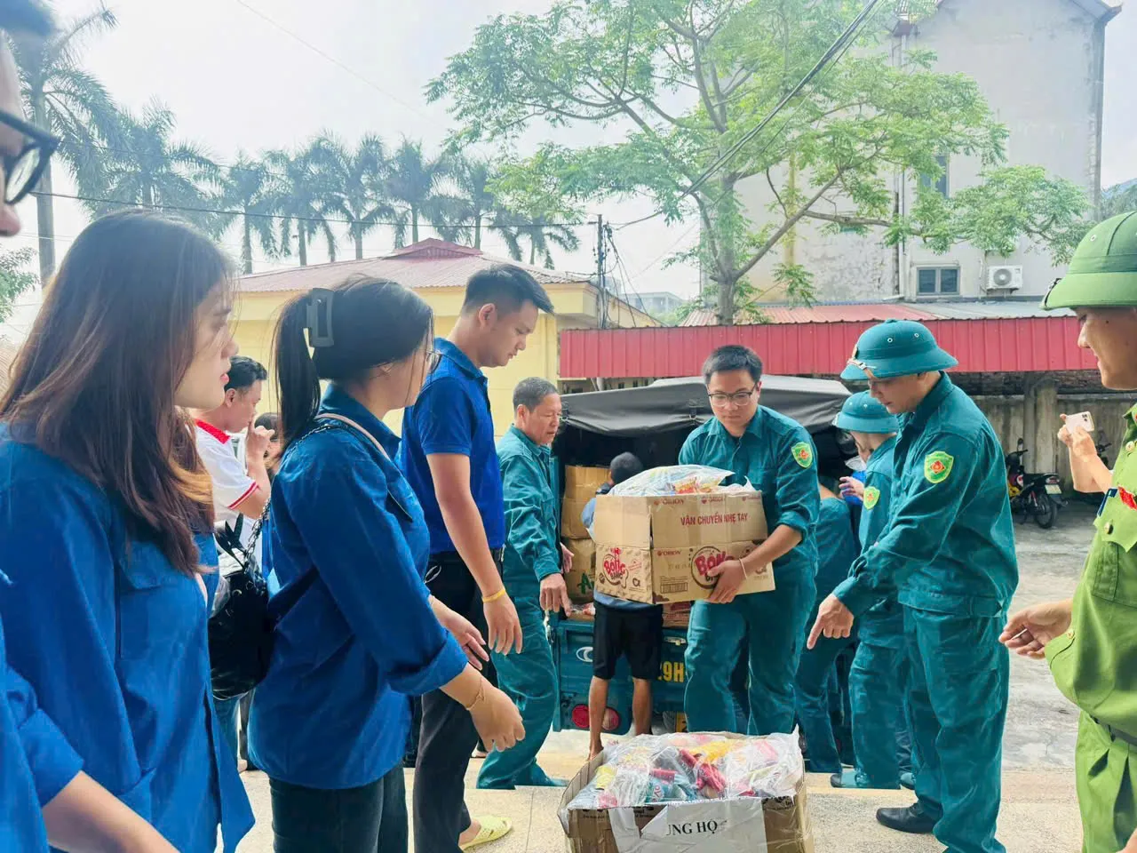 3 phường Hoàng Liệt, Định Công, Hoàng Mai chung tay sẻ chia với vùng lũ Trung Giã, Đa Phúc, Thư Lâm