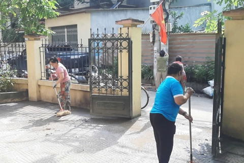 Người dân Lĩnh Nam chung tay giữ ngõ phố xanh - sạch - đẹp