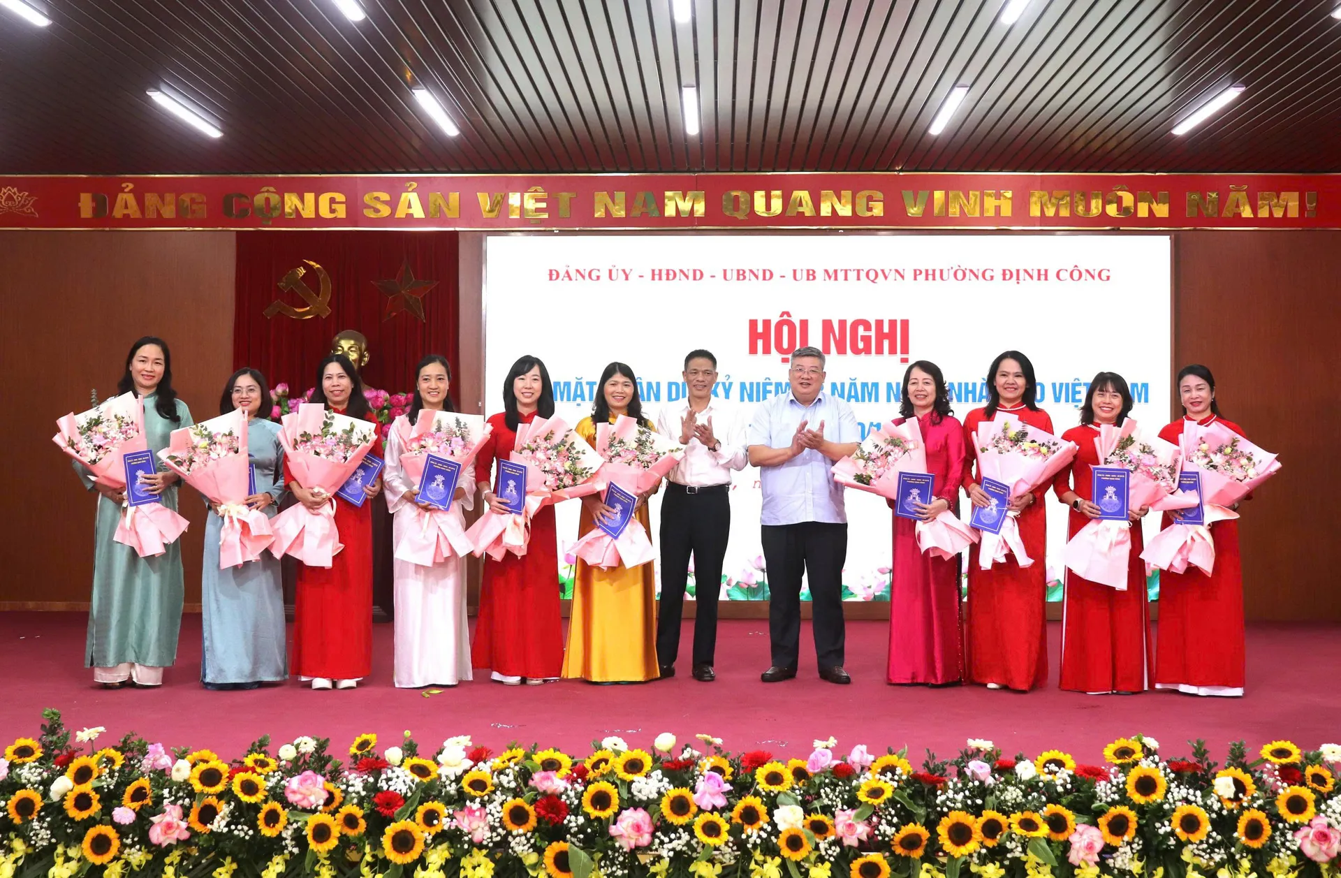 Phường Định Công kỷ niệm 43 năm Ngày Nhà giáo Việt Nam: Tri ân và tiếp nối sứ mệnh “trồng người”