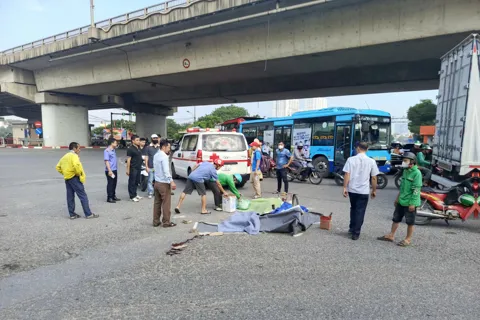 Nữ sinh lớp 9 tử vong thương tâm tại ngã tư Bến xe Nước Ngầm
