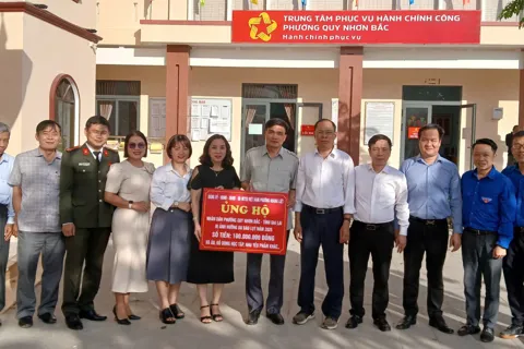 Phường Hoàng Liệt trao 200 triệu đồng hỗ trợ bà con Quy Nhơn Bắc, Quy Nhơn Nam đón Tết