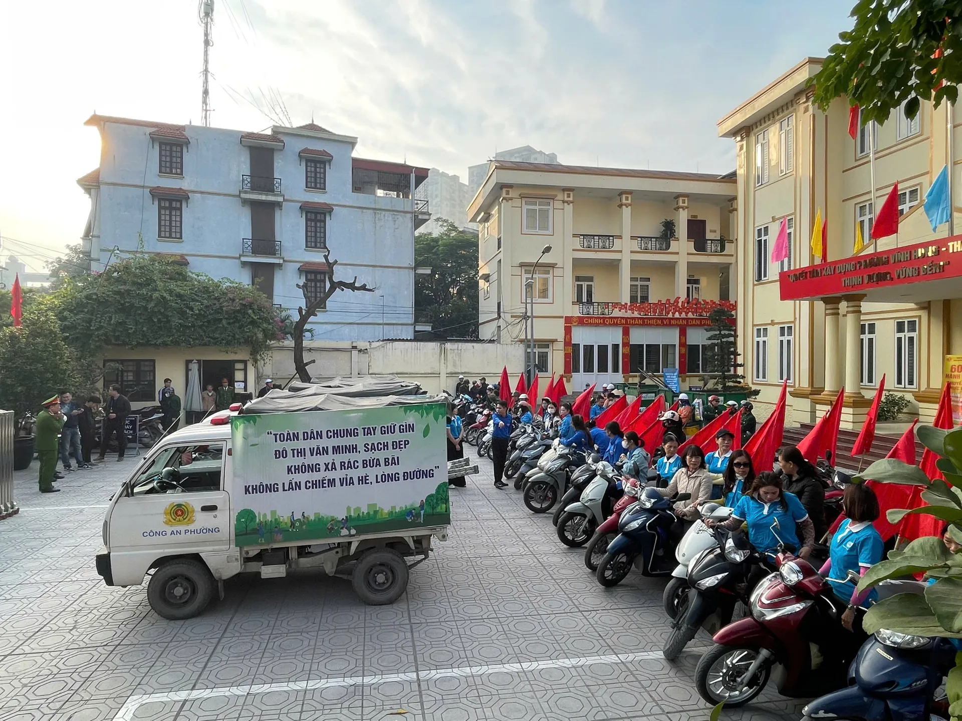 Phương Vĩnh Hưng ra quân xử lý vi phạm trật tự đô thị, vệ sinh môi trường tuyến phố trọng điểm