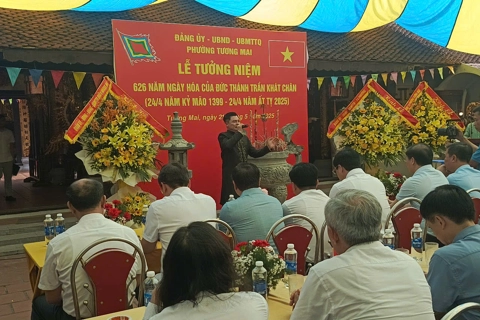 Dâng hương tưởng nhớ danh tướng Trần Khát Chân
