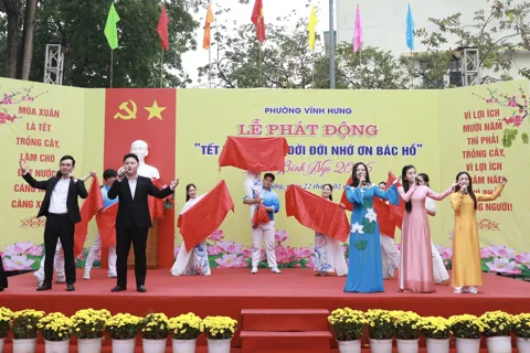 Phường Vĩnh Hưng gặp mặt đầu năm, ra quân hưởng ứng Tết trồng cây