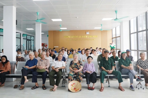 Phường Vĩnh Hưng khám sức khỏe miễn phí 500 người có công, người cao tuổi trên địa bàn