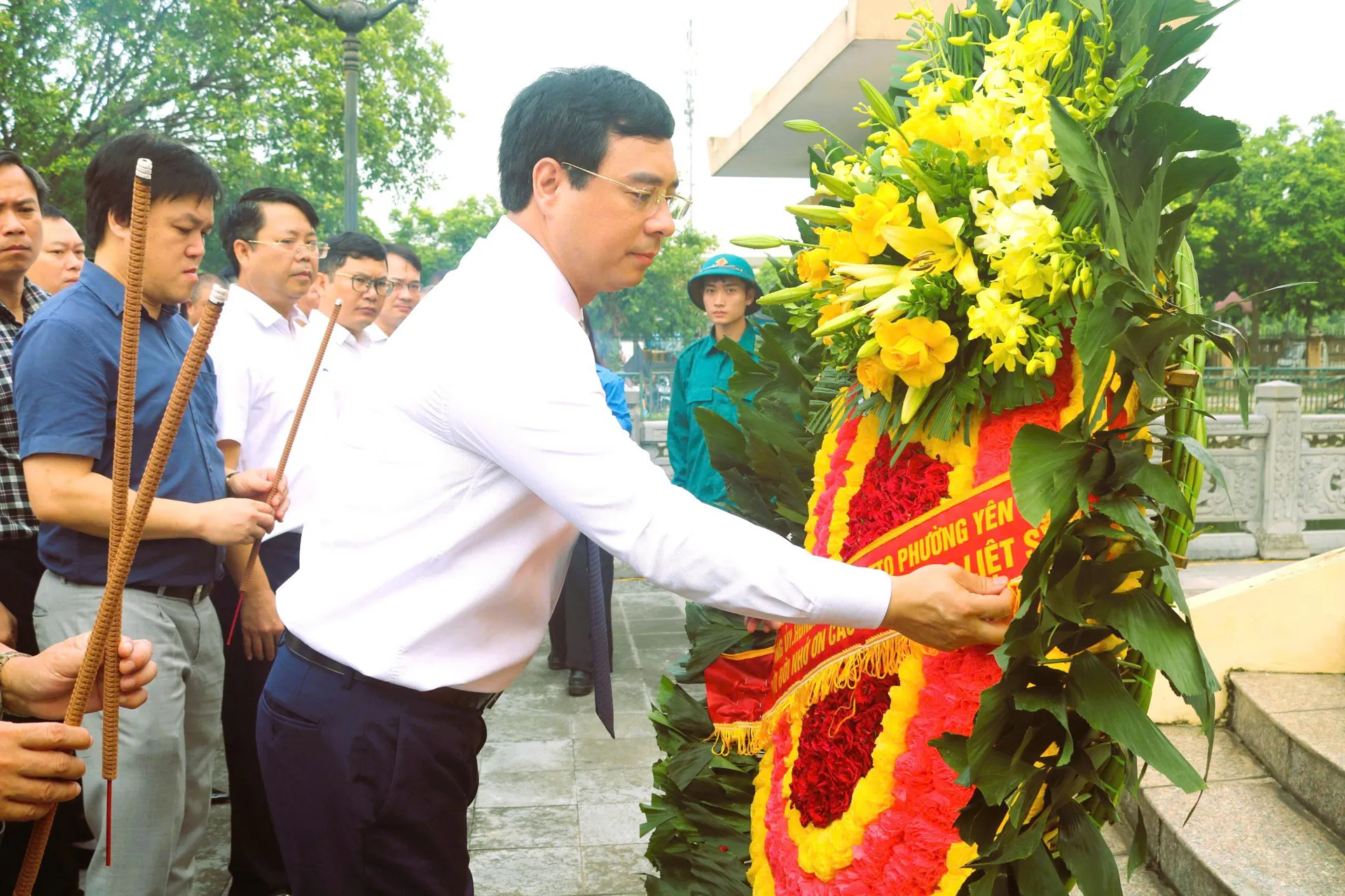 Phường Yên Sở thắp sáng đạo lý “Uống nước nhớ nguồn” tại lễ tưởng niệm