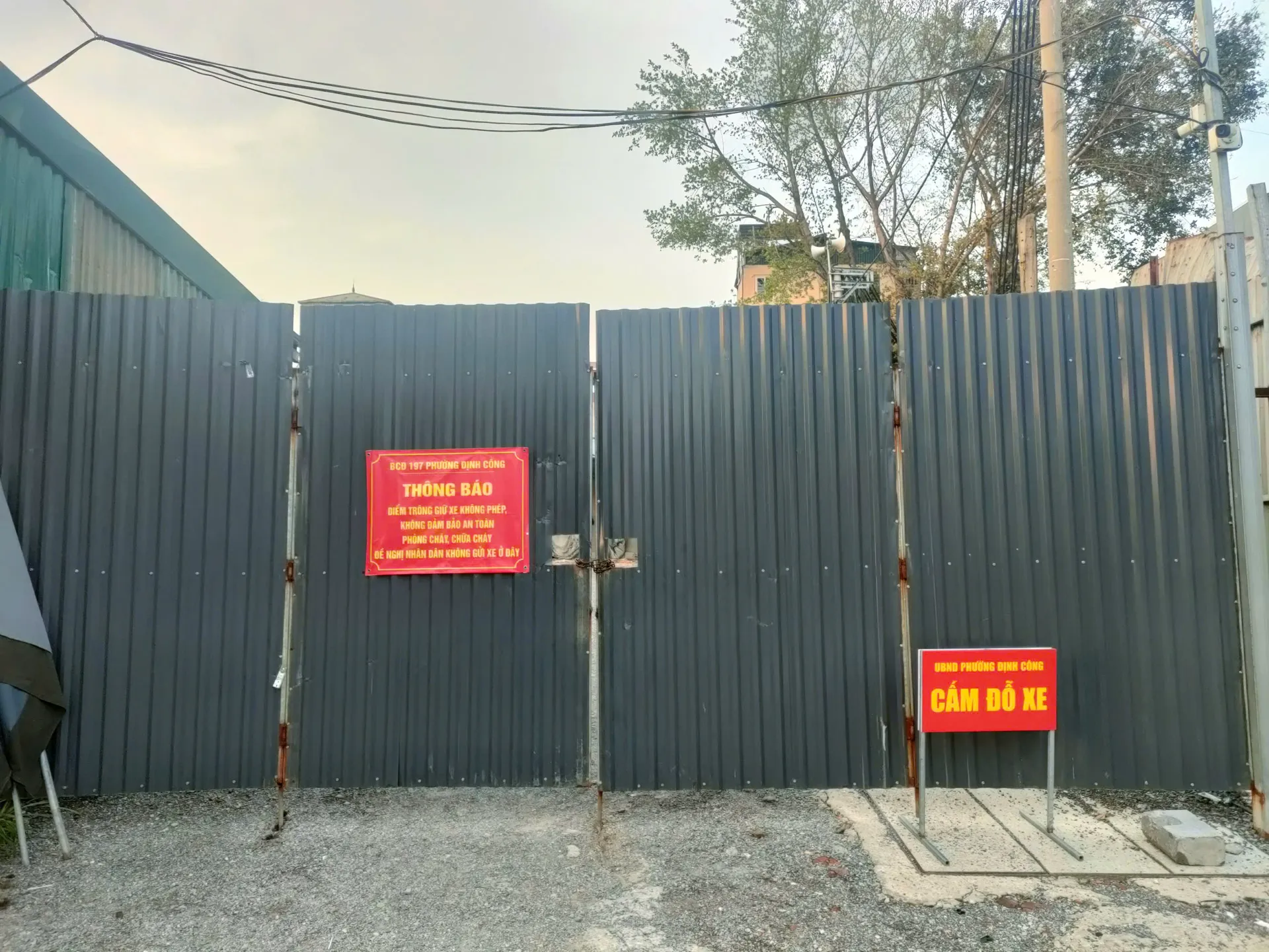 Quận Hoàng Mai: bất cập trong quản lý bãi đỗ xe tại địa phương