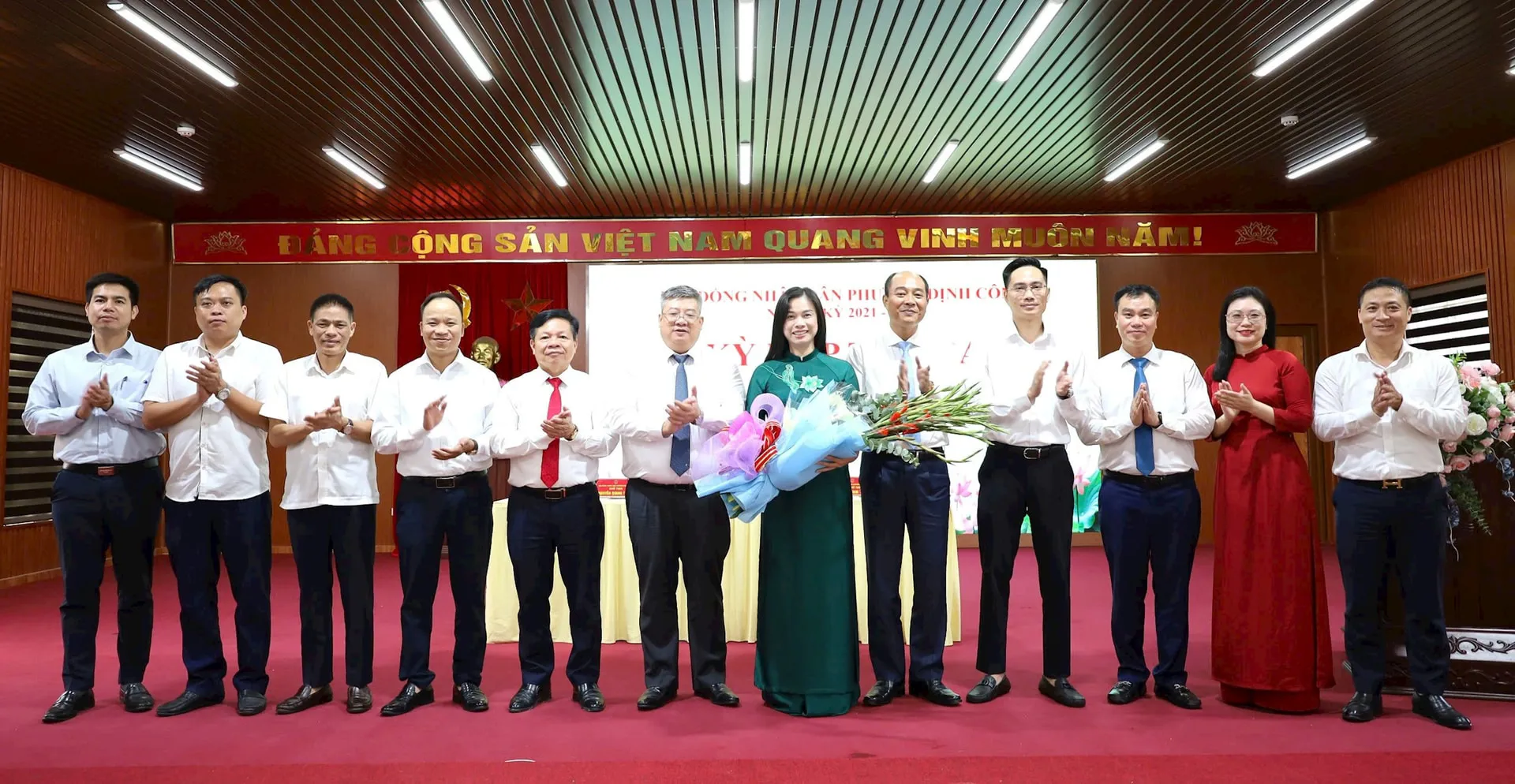 Các phường Định Công, Hoàng Mai kiện toàn đội ngũ cán bộ, tri ân người nghỉ chế độ