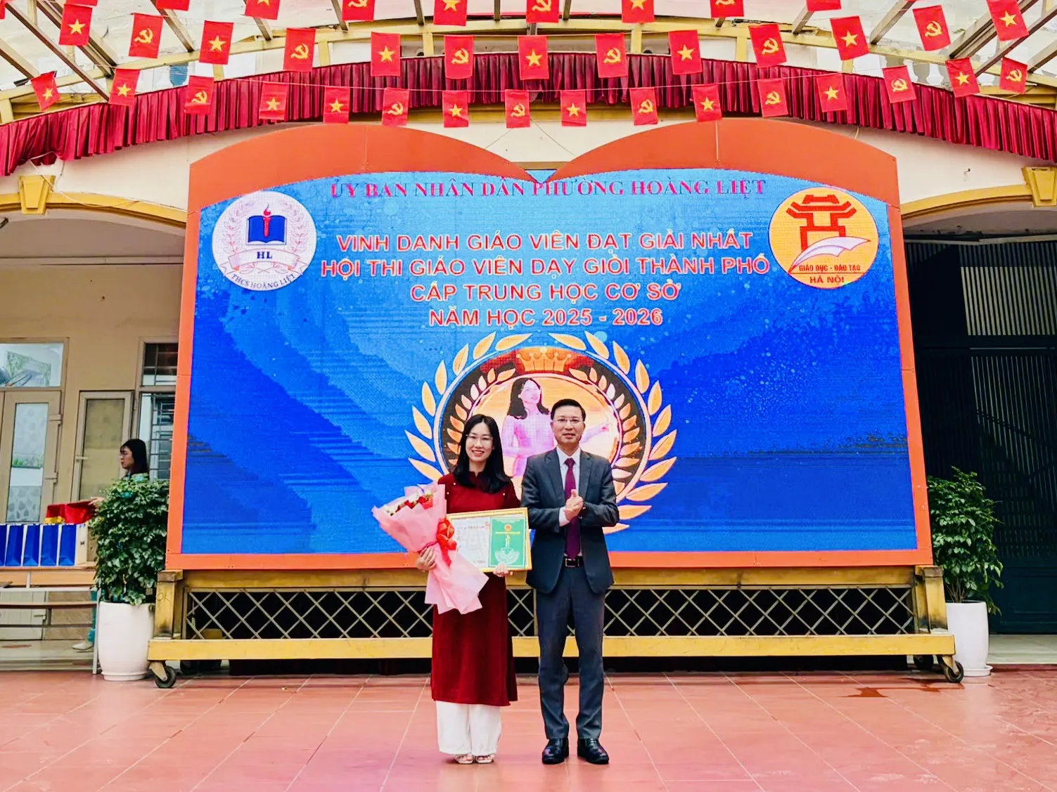 UBND phường Hoàng Liệt khen thưởng Giải Nhất giáo viên Giỏi Thành phố Hà Nội