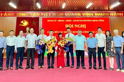 Phường Định Công công bố các quyết định nhân sự